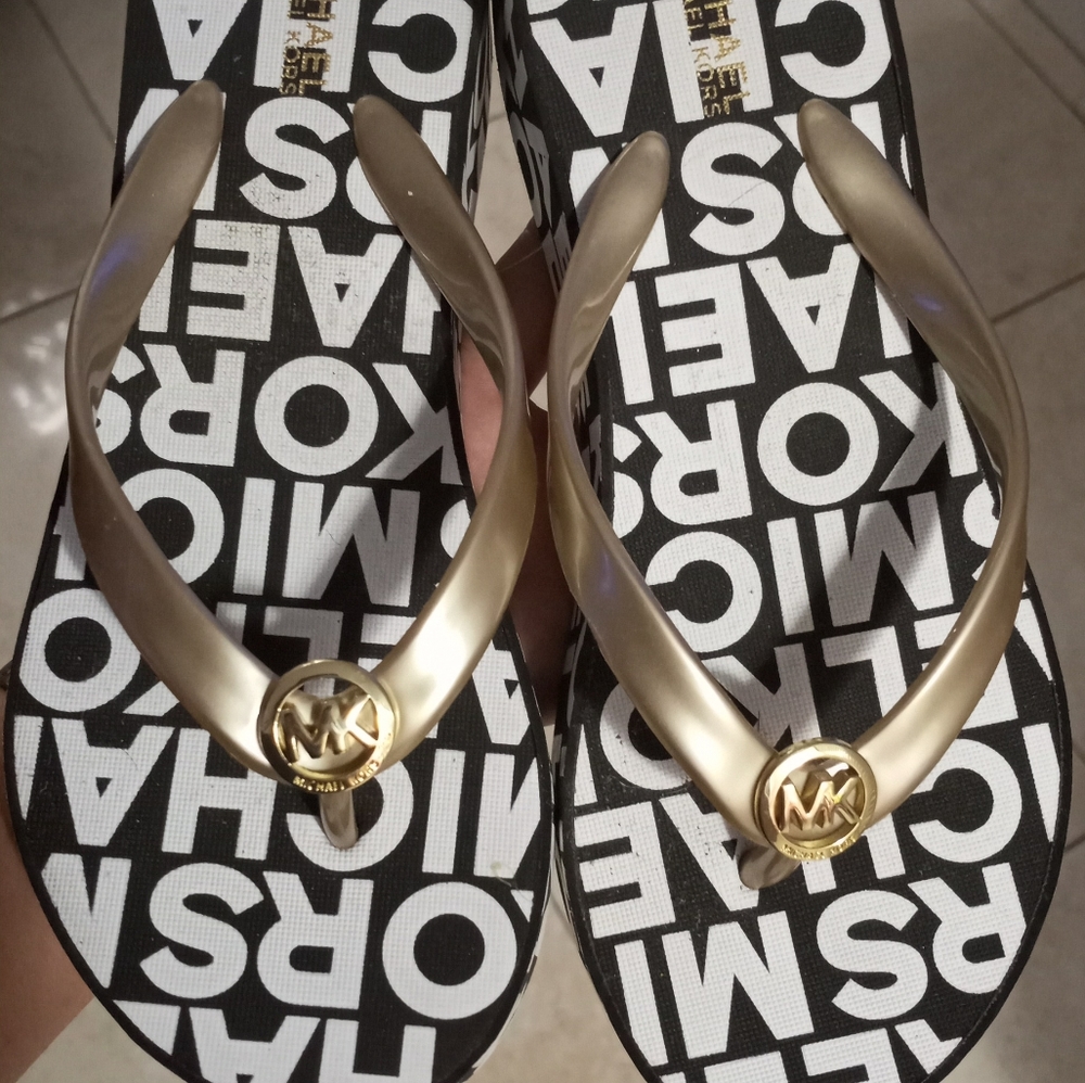 Micheal Kors, white bedford flip flops, 6M